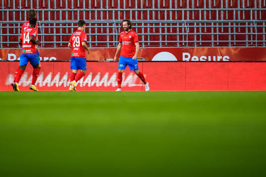Helsingborgs Mix Diskerud jublar med lagkamrater