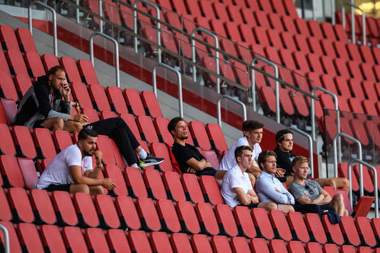 Helsingborgs Andreas Granqvist, målvakt Anders Lindegaard,
