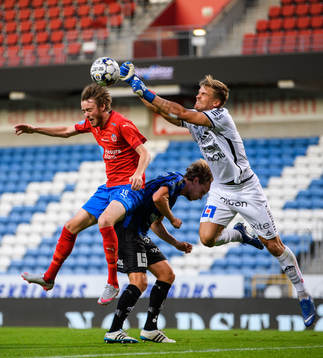 Helsingborgs Rasmus Jönsson mot Sirius Tim Björkström