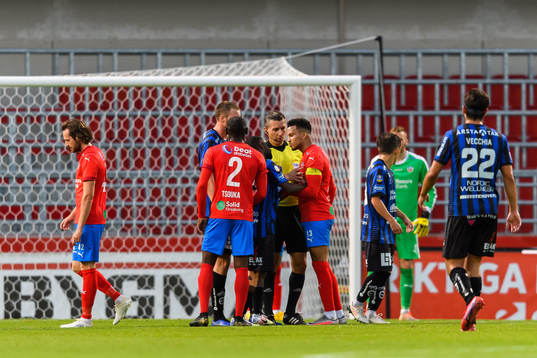 Sirius Mohammed Khalid Saeid i dispyt med Helsingborgs