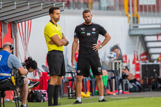 Helsingborgs tränare Olof Mellberg deppar