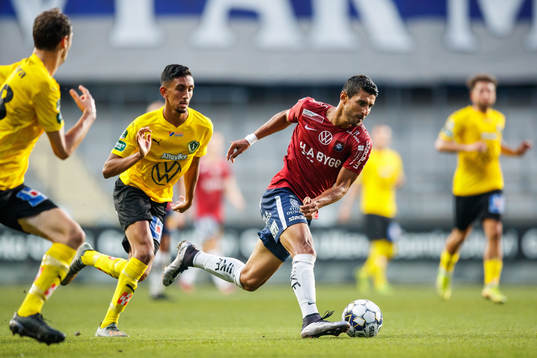 Jönköpings Amir Al-Ammari och Örgrytes Ailton Almeida