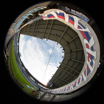 Gamla Ullevi med en Örgryte banderoll innan