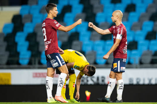 Örgrytes Arvid Brorsson och Hannes Sahlin jublar