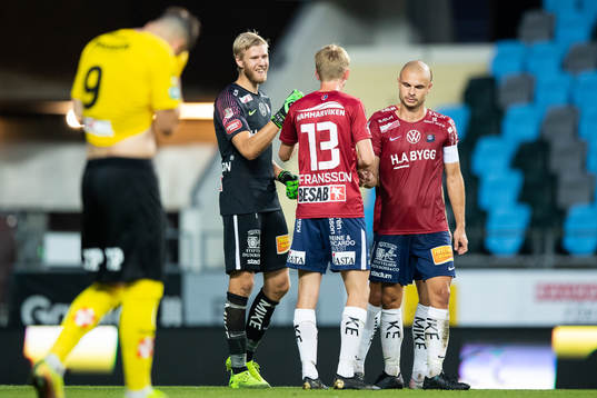 Örgrytes målvakt Fredrik Andersson, Kevin Fransson och