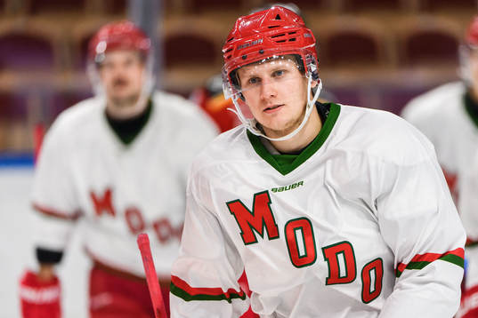 Modos Filip Sveningsson jublar
