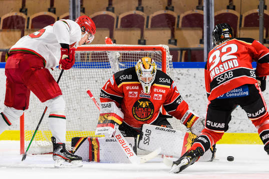 Modos Gustav Olhaver och Luleås målvakt Jesper Wallstedt