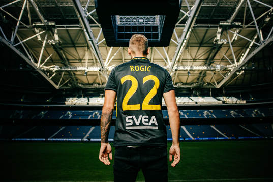s nyförvärv Filip Rogic poserar på Friends Arena