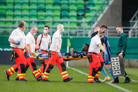 Emmanuel Banda of Djurgården receives an injury
