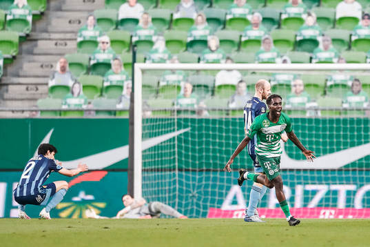 Tokmac Chol Nguen of Ferencvaros celebrates