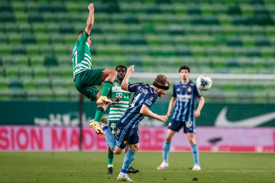 Myrto Uzuni of Ferencvaros and Jacob Une Larsson of