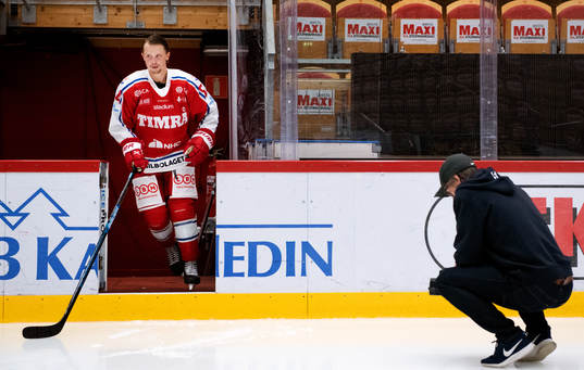 Timrås Jonathan Dahlen spelar in film