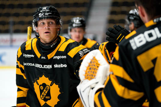 Skellefteås Linus Lindström jublar