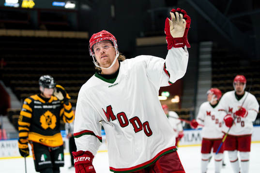 Modos Mikkel Aagaard jublar