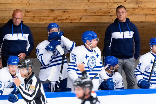 Leksands tränare Björn Hellkvist reagerar