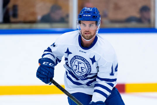 Leksands Oskar Lang innan träningsmatchen i ishockey