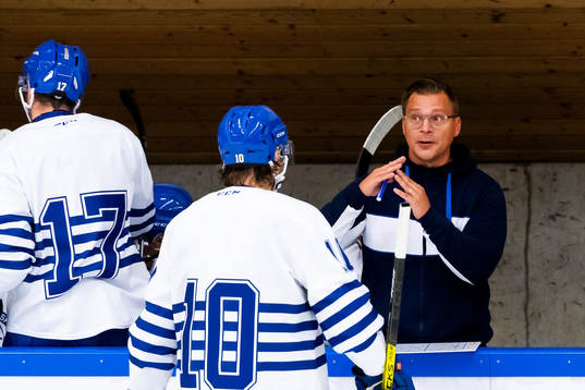Leksands tränare Björn Hellkvist tecknar för time out