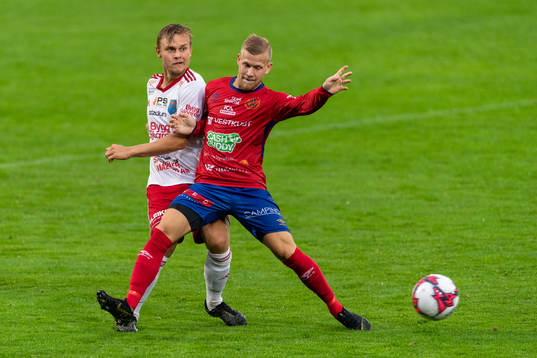 Bläddra bland fler bilder av Fotboll, Div 2 Västra Götaland, Varbergs GIF - Halmia