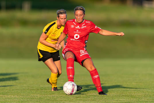 Elfsborgs Ebba Johansson och Hyssnas Maria Johansson