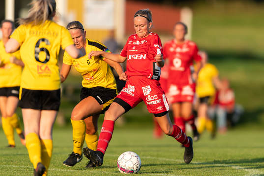 Elfsborgs Matilda Ståhlbom Karlsson och Hyssnas Emilia Leek