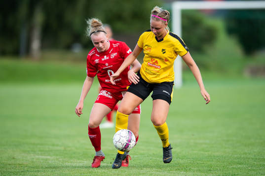 Hyssnas Clara Müllerström och Elfsborgs Leann Nyström