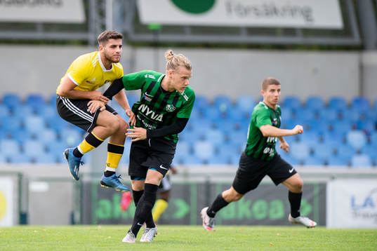 Högaborgs Jonathan Olsson och Malmö Citys Bilal Fattah