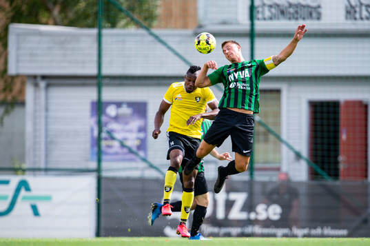 Högaborgs Filip Saganowski i nickduell mot Malmö Citys