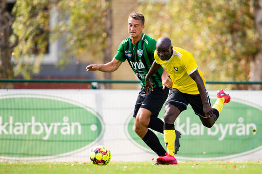 Högaborgs Filip Saganowski och Malmö Citys Tayo Junior