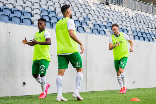 Hammarbys Muamer Tankovic värmer upp
