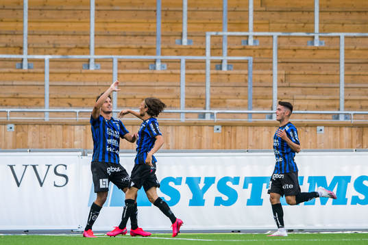 Sirius Stefano Vecchia jublar med lagkamrater