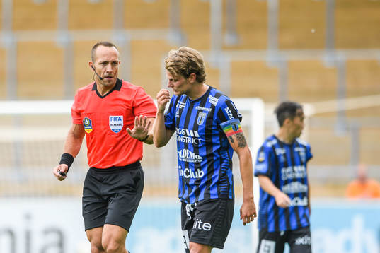 Sirius domare Kaspar Sjöberg i samtal med Tim Björkström