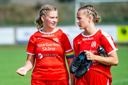 Dösjöbros Amanda Nilsson och Ella Augustsson deppar