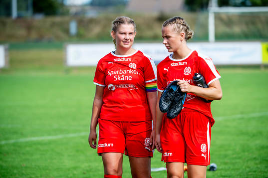 Dösjöbros Amanda Nilsson och Ella Augustsson deppar