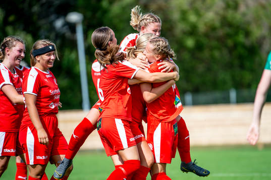 Dösjöbros Ida Gustafsson jublar med lagkamraterna