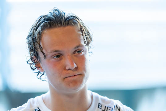 Örgrytes Herman Sjögrell blir intervjuad