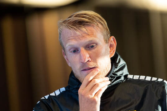 GAIS Carl Elfgren Nyström blir intervjuad
