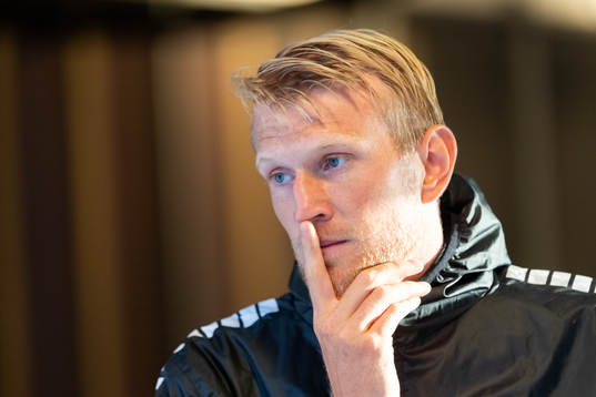 GAIS Carl Elfgren Nyström blir intervjuad