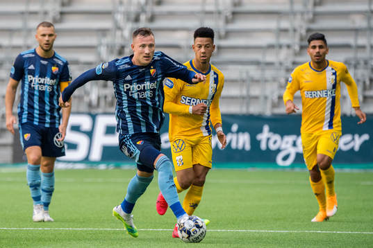 Djurgårdens Fredrik Ulvestad och IFK Göteborgs Tobias Sana