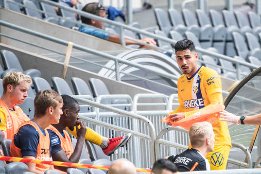 IFK Göteborgs Hosam Aiesh blir utbytt