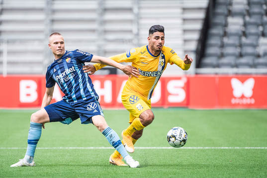 Djurgårdens Jonathan Augustinsson och IFK Göteborgs Hosam