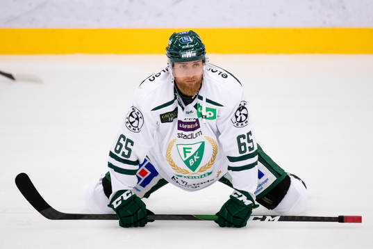 Färjestads Vojtech Mozik på värmningen innan