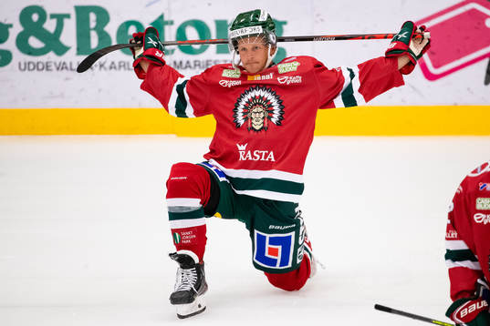 Frölundas Max Friberg på värmningen innan