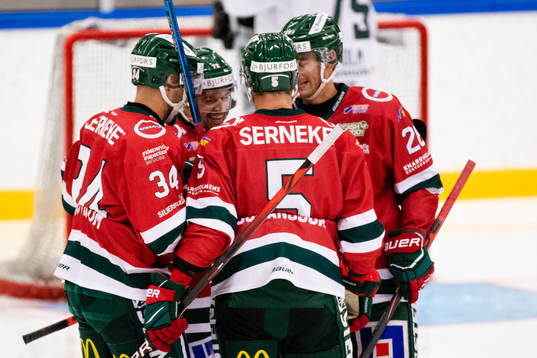 Frölundas Patrik Carlsson jublar med lagkamrater