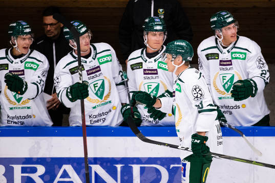 Färjestads Daniel Viksten  jublar med lagkamrater