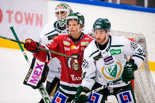 Färjestads målvakt Arvid Holm, Frölundas Max Friberg och