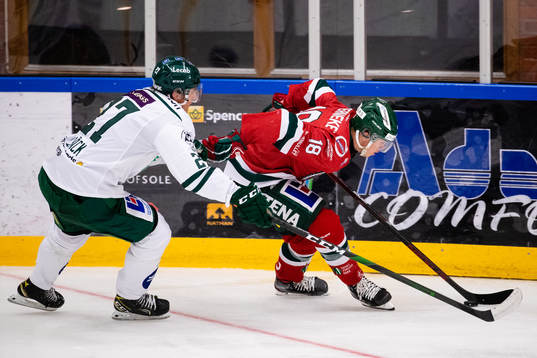 Färjestads Oskar Bäck och Frölundas Lucas Raymond