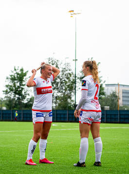 Madeleine Veivåg and Marte Hjelmhaug of Sandviken