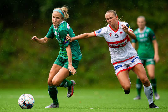 Nikki Stanton of Klepp and Lisa Naalsund of Sandviken