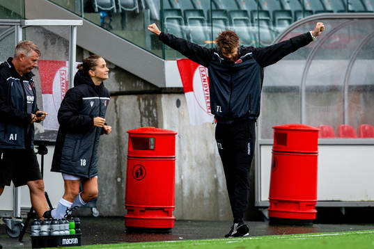 Thomas Lyngbø, head coach of Sandviken, celebrates at the