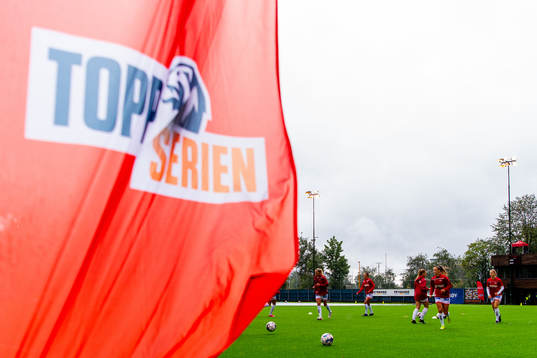 Players of Sandviken warm up